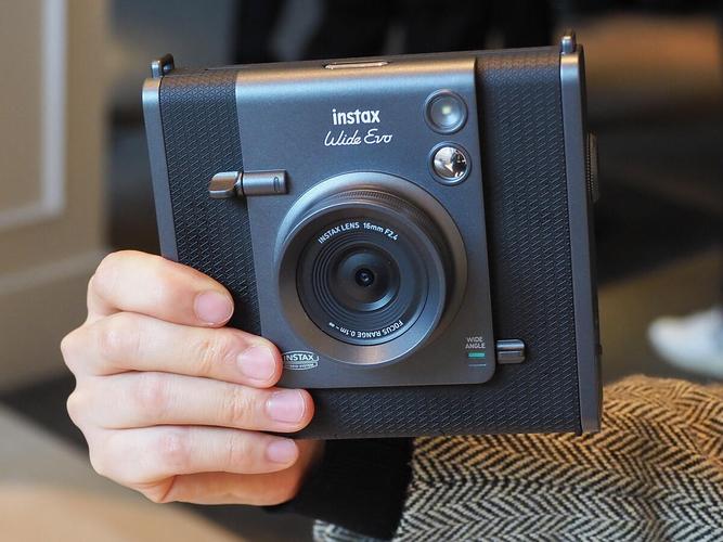 富士instax WIDE Evo正式发布 混合即时相机的新标杆